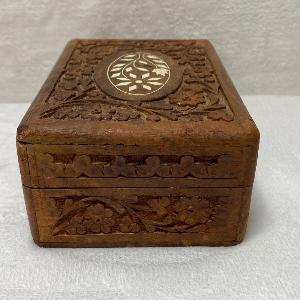 VTG Wooden Trinket Box Hand‎ Carved Floral Inlay Jewelry Keepsake Storage